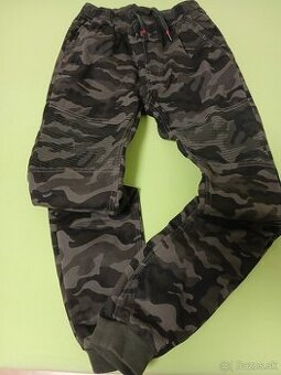 Nove zateplene nohavice c.158 len 5 euro
