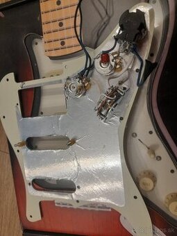 3x Potenciometre CTS, prepínac Gotoh, pickguard grátis