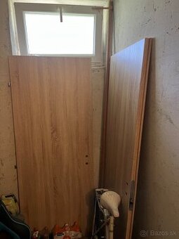 Predám 1xľavé a 1xpravé 80tky dvere so všetkým.