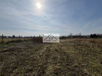 Pozemok s menším domom Dunasziget