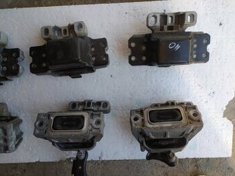 Uloženie motora silentblok prevodovky 1K0199262 1k0199555