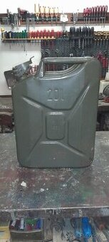 Plechová bandaska kanister.