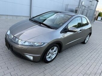 Honda Civic 1.8 Benzín Automat