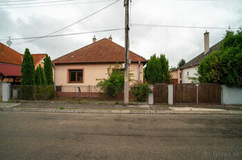 Na predaj starší rodinný dom s veľkým pozemkom v Trenčíne, č