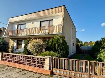 5 - IZB. ROD. DOM s ALTÁNOM, POZEMOK 1031m2, JABLONICA