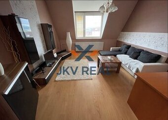 PRENÁJOM 3-izbového podkrovného bytu priamo v centre Púchova