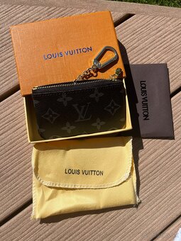 LOUIS VUITTON kľúčenka čierna