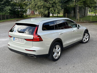 Volvo V60 Cross Country 4x4 TOP stav