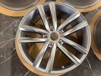 original kolesa r18 Dartford 5x112 vw passat