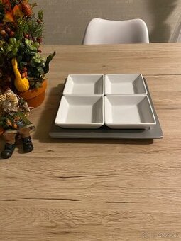 Súprava servirovacích misiek/4 ks na drevenom podnose