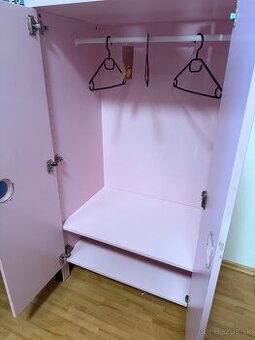 IKEA ružová skriňa