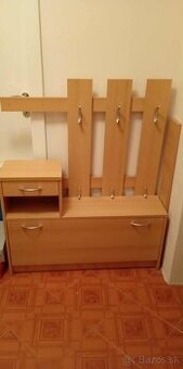 Predam novú vešiakovou stenu