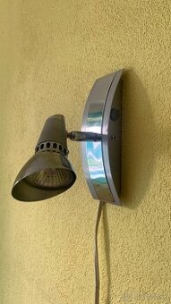 Nočná plampa na stenu