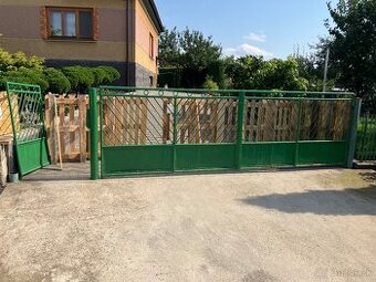 Brána s bráničkou