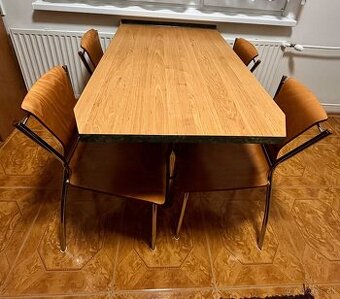 Predám stôl a stoličky