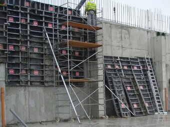 Hľadáme partiu tesárov, viazačov a betonárov