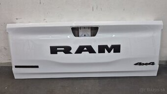 Predam zadnu kapotu dodge ram bighorn