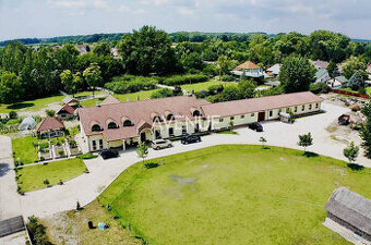 AVENUE I PREDAJ, exkluzívna rodinná usadlosť s jazierkom,Dun