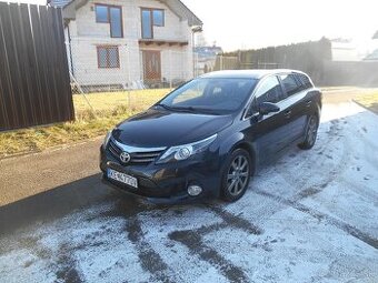 Toyota Avensis 2,2 nafta, automat