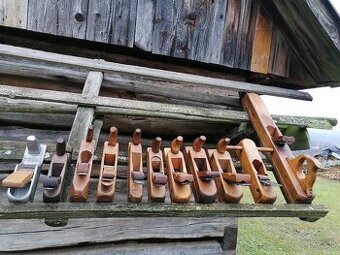 Zbierka starých historických stolárskych hoblíkov