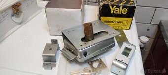 Predám bezpečnostný zámok na dvere -nový