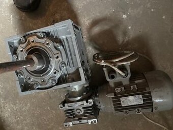 Zostava motor+prevodovka+frekvenčný menič