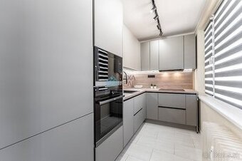 REZERVOVANÉ/Dokonalý byt-začiatok jazera Donská,68m2+loggia