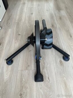 Wahoo Kickr Smart V5 trenažér + Axis podložky