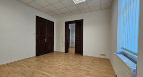 ▲ Kancelárie s parkovacím miestom, plocha 36 m2, Prešov.