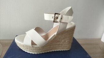Sandále značka Stradivarius