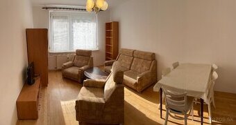 3-izbový byt s priestannou LODŽIOU v CENTRE Nového Mesta n.V