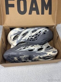 Yeezy Foam RNNR "MXT Moon Gray" & "Sand" - 38