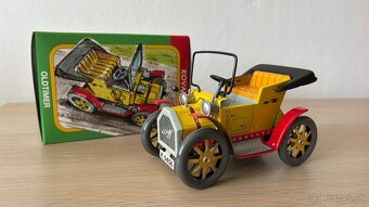Retro hračka Dědeček automobil KOVAP