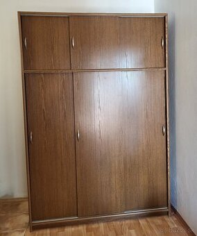 Predám šatníkovú skriňu a botník - 1