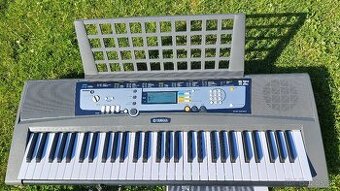 Klávesy Yamaha EZ-200, stojan, pedál, adaptér