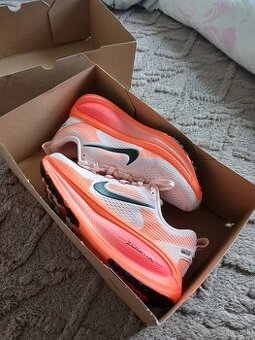 Nike VOMERO 18