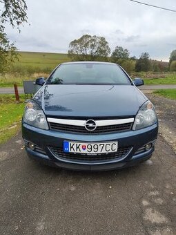Opel Astra GTC 1.6  85 kw    2010