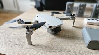 Dron DJI Mini 2 fly more combo