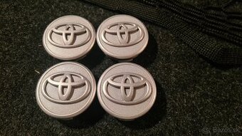 Toyota stredové puklicky