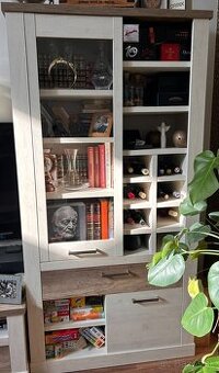 DURO KOMODA / VITRÍNA