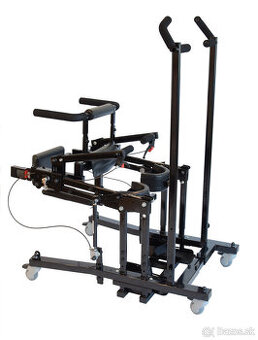 Vertikalizačné zariadenie s funkciou cvičenia na drepy