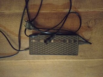 Nabíjačka KUGOO na elektrokolobežky - 1