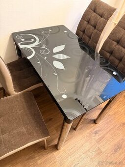 Kuchynský stôl so 4 stoličkami - 1