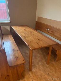 Stoly a stoličky, Masívny drevený nabytok