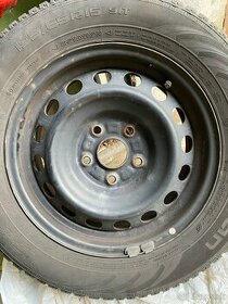 Lacno predam zimne pneu 195/65 R15 na plechovych diskoch