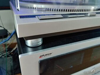 HiFi strieborne ALU nozicky na audio zariadenia