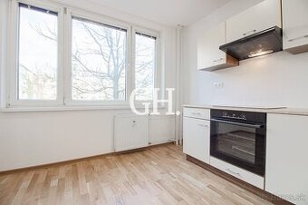 PETZVALOVÁ- 2-Izbový byt po kompletnej rekonštrukcii na pren