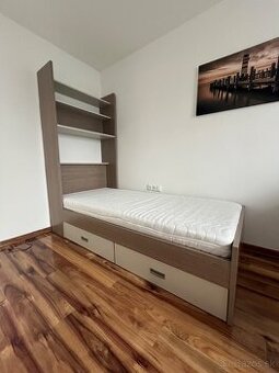 Posteľ s úložným priestorom