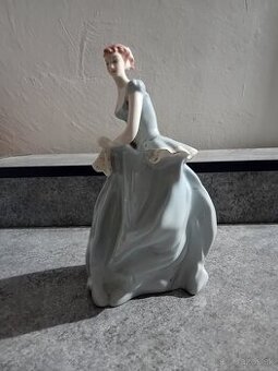 Royal dux porcelánová soška žena so šatkou