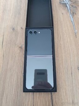 Samsung Galaxy Z Flip5 256GB Graphite
